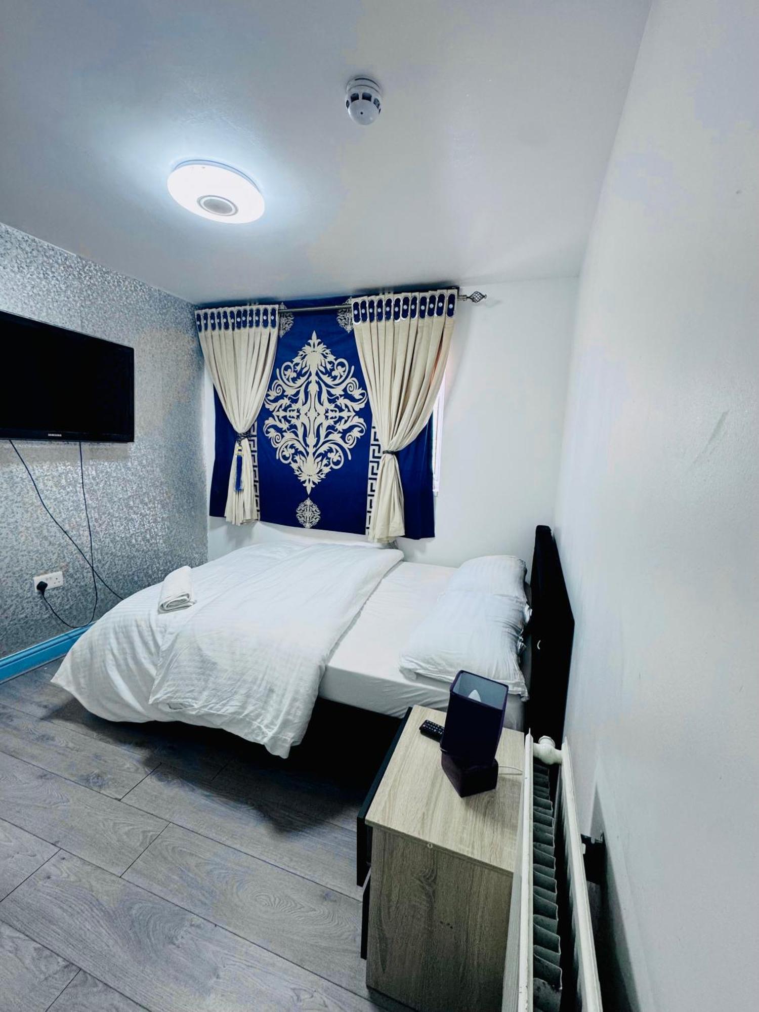 Unique Private Rooms Bolton Exteriör bild
